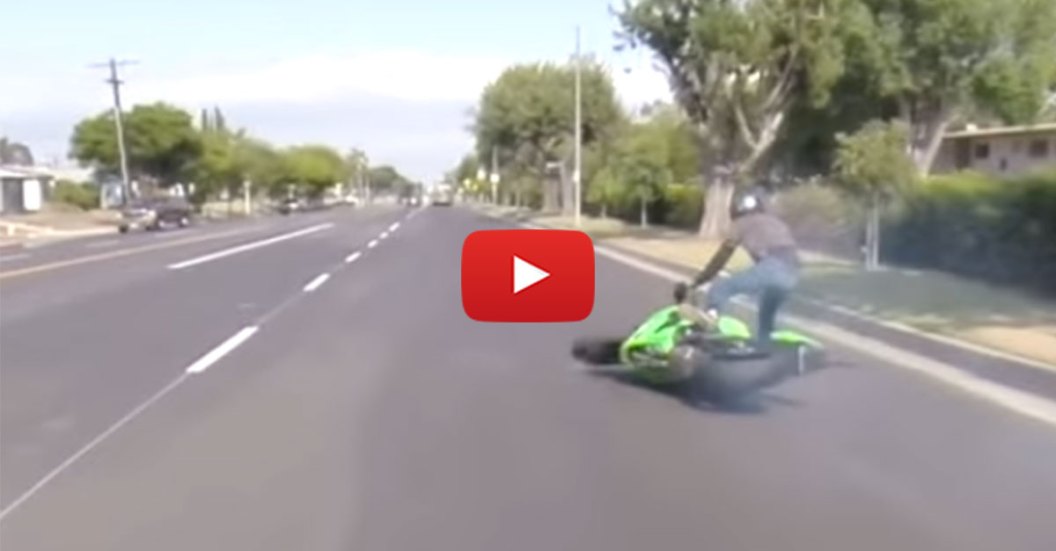Guy-Wrecks-While-Doing-Rolling-Burnout
