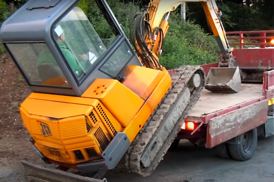 mini digger truck loading no ramp