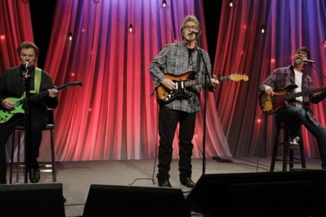 Alabama’s “Roll On (Eighteen Wheeler)” Is a Classic Truck Driver Tribute
